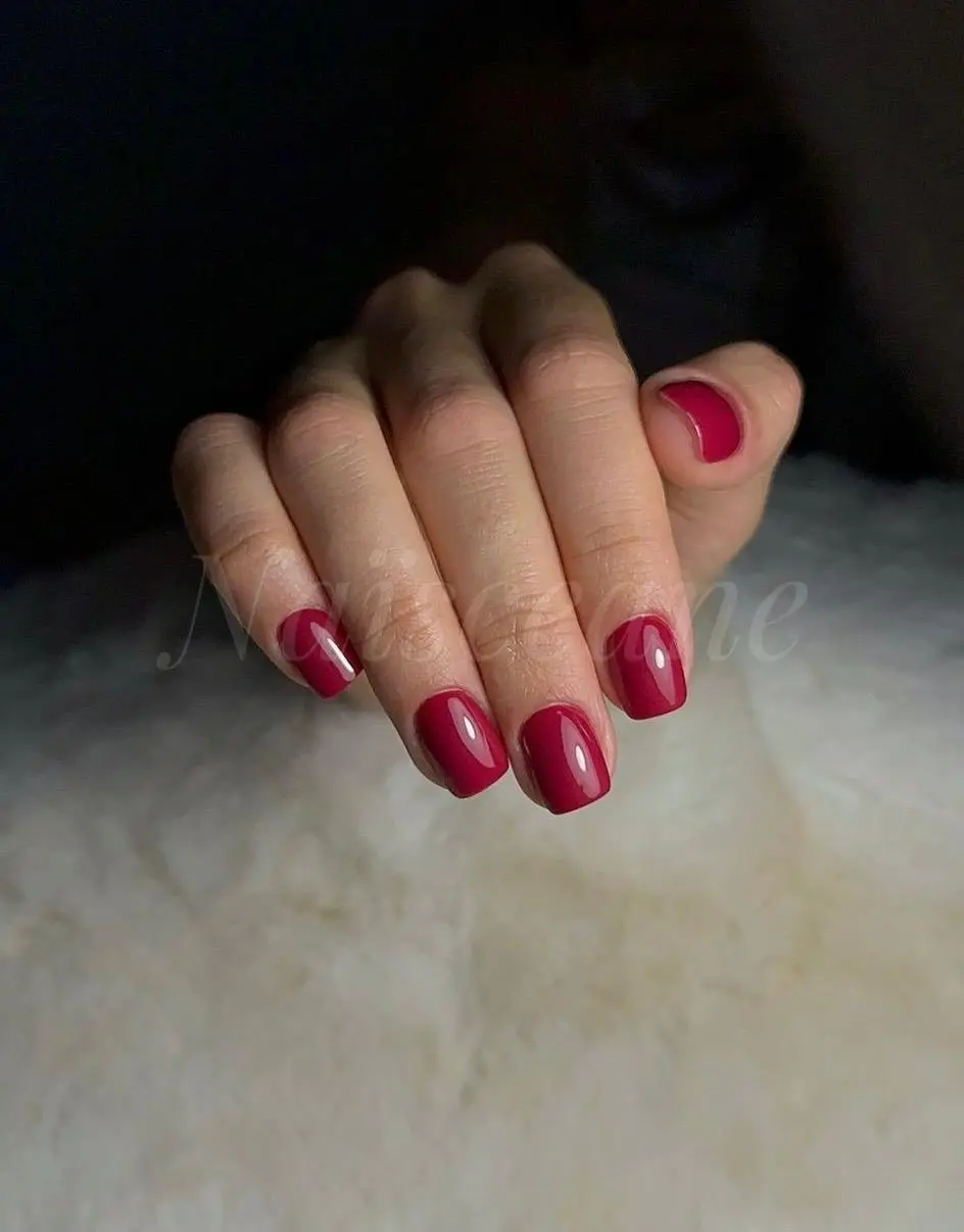 Pose gel rouge cerise – Naïsceane Onglerie Peyruis