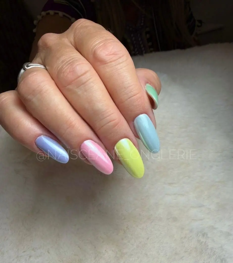 Rallongement gel mélange couleurs pastel – Naïsceane Onglerie Peyruis