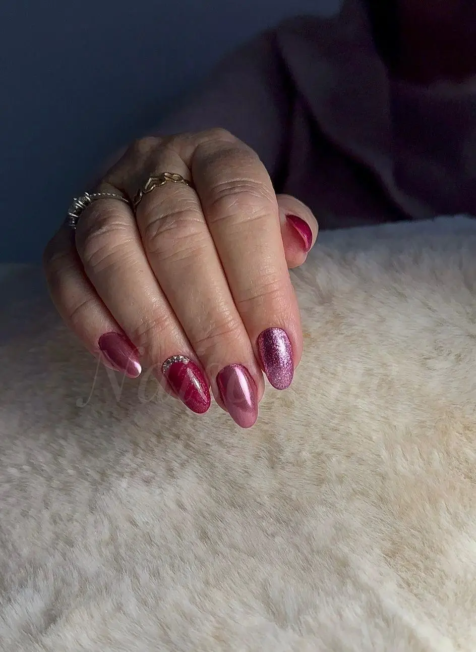 Pose gel rose paillette chrome – Naïsceane Onglerie Peyruis