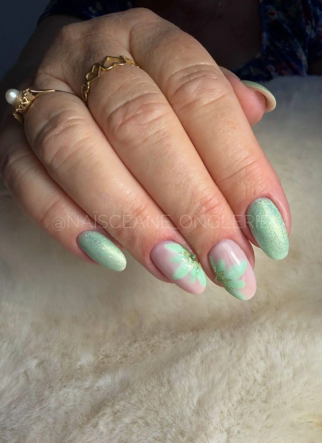 Pose gel vert pastel nail art fleuri – Naïsceane Onglerie Peyruis
